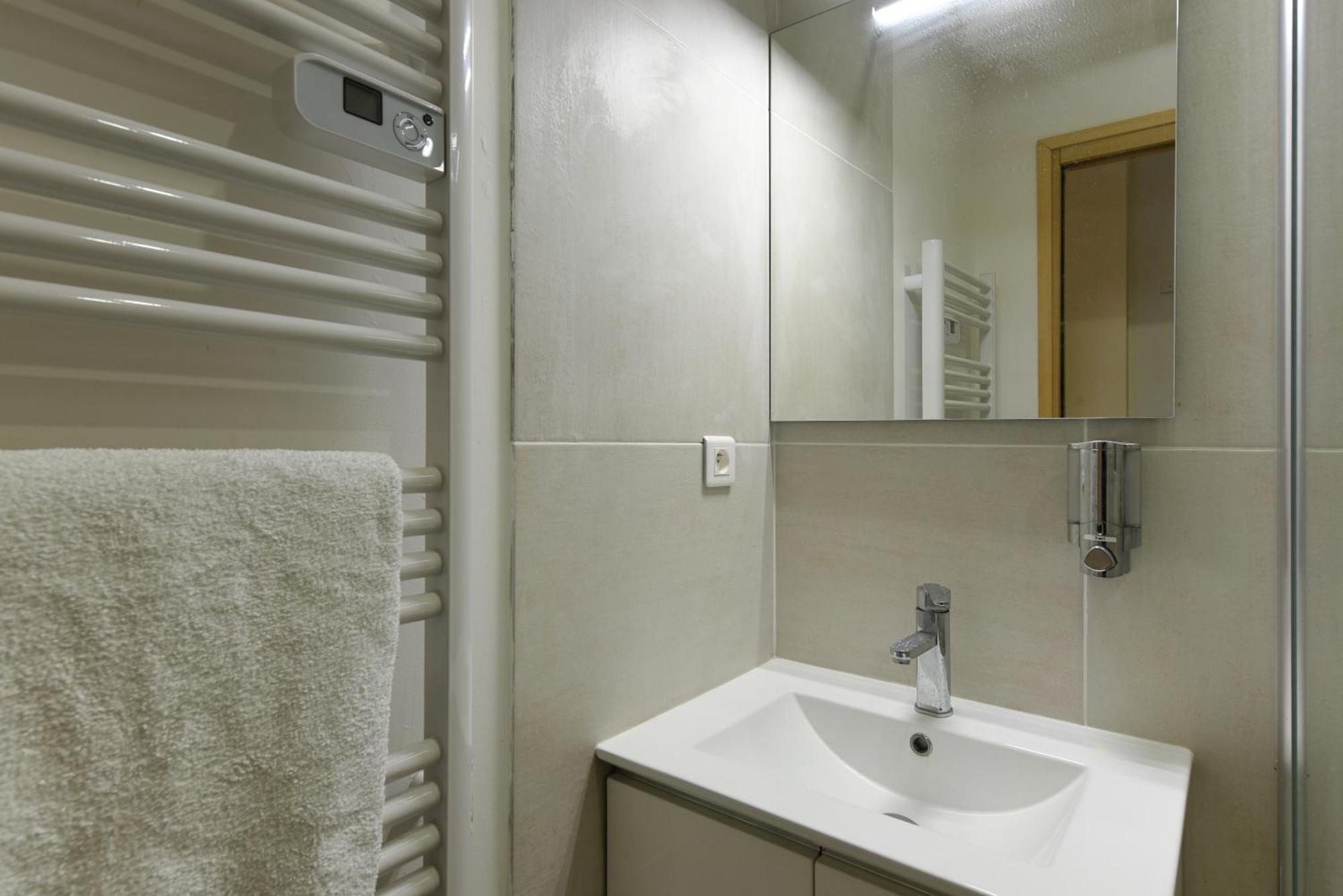 Provencal Studio Netflix Appart-Hotel-Provence La Fare-les-Oliviers ภายนอก รูปภาพ